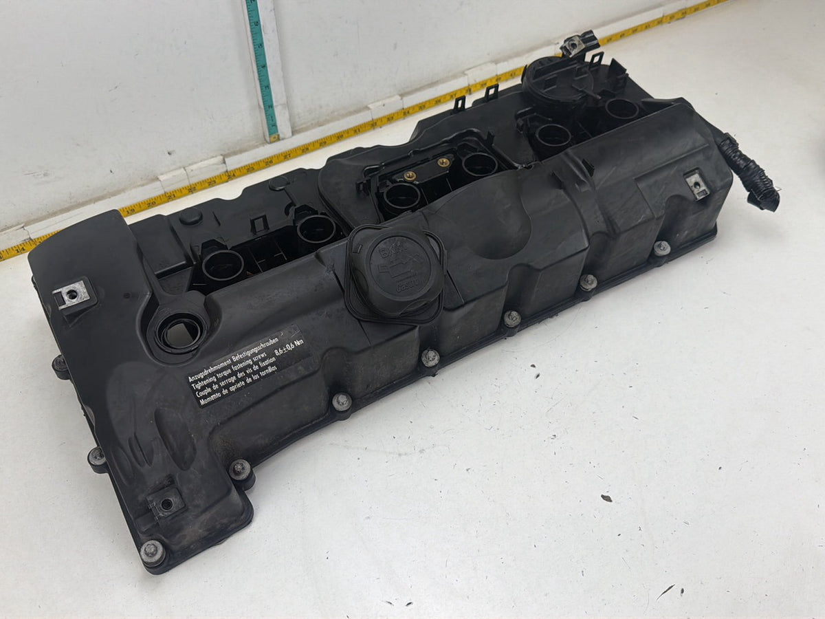 2008-2011 BMW 528i E60 Engine Cylinder Head Valve Cover 477270 OEM