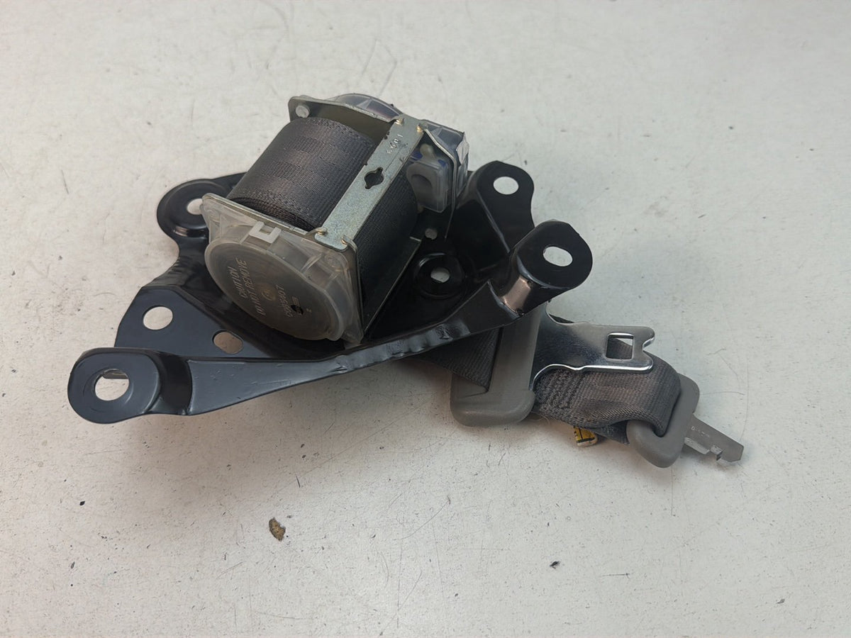 2015-2017 Toyota Sienna L30 - Rear Right 3rd Row Seat Belt Retractor C085407 OEM