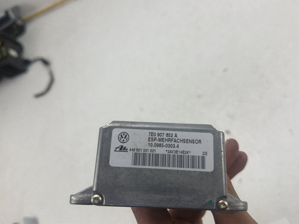 2004-2006 Porsche Cayenne - Turn Yaw Rate Speed Sensor Module 7E0907652A OEM