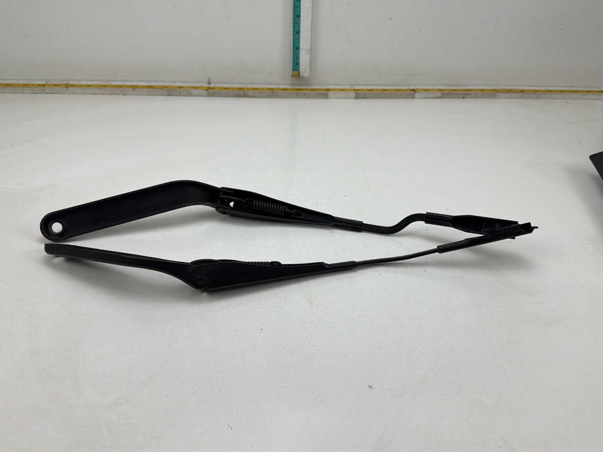 2011-2016 Mini Countryman Cooper S R60 Front Wiper Arm Pair 9806440, 9806441 OEM