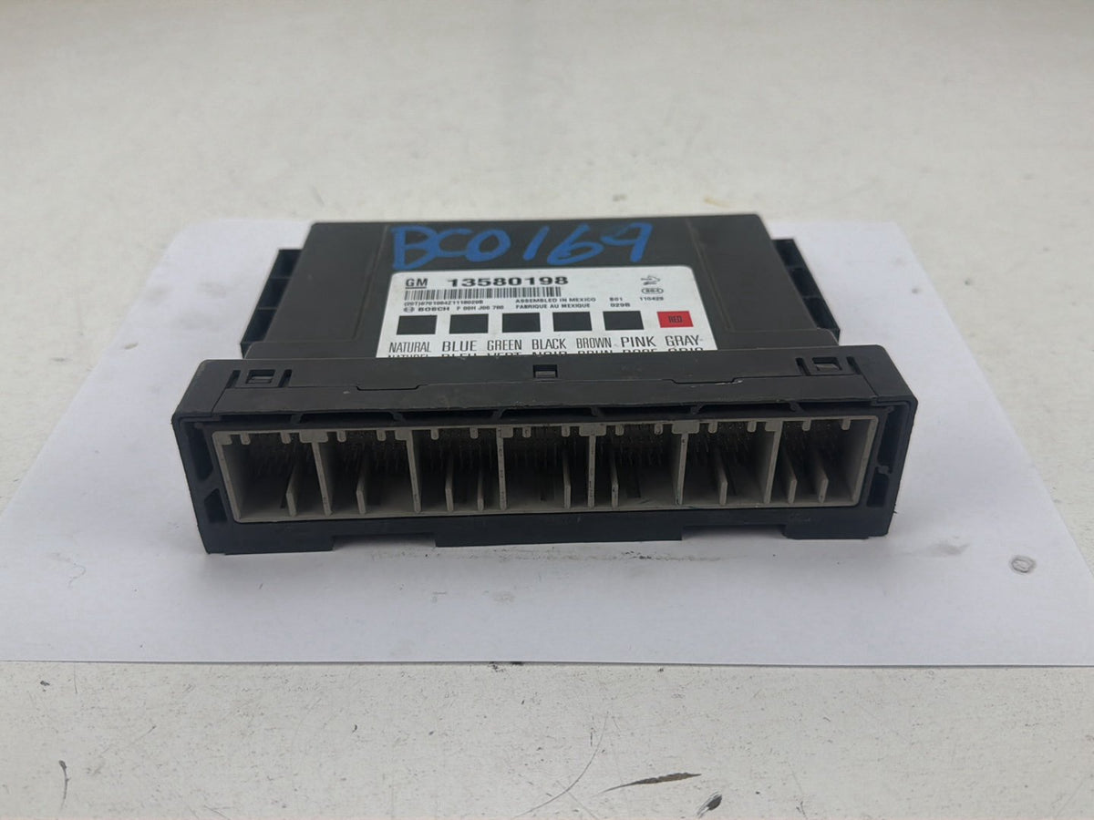2010-2012 Chevrolet Equinox - Body Control Module 13580198 OEM