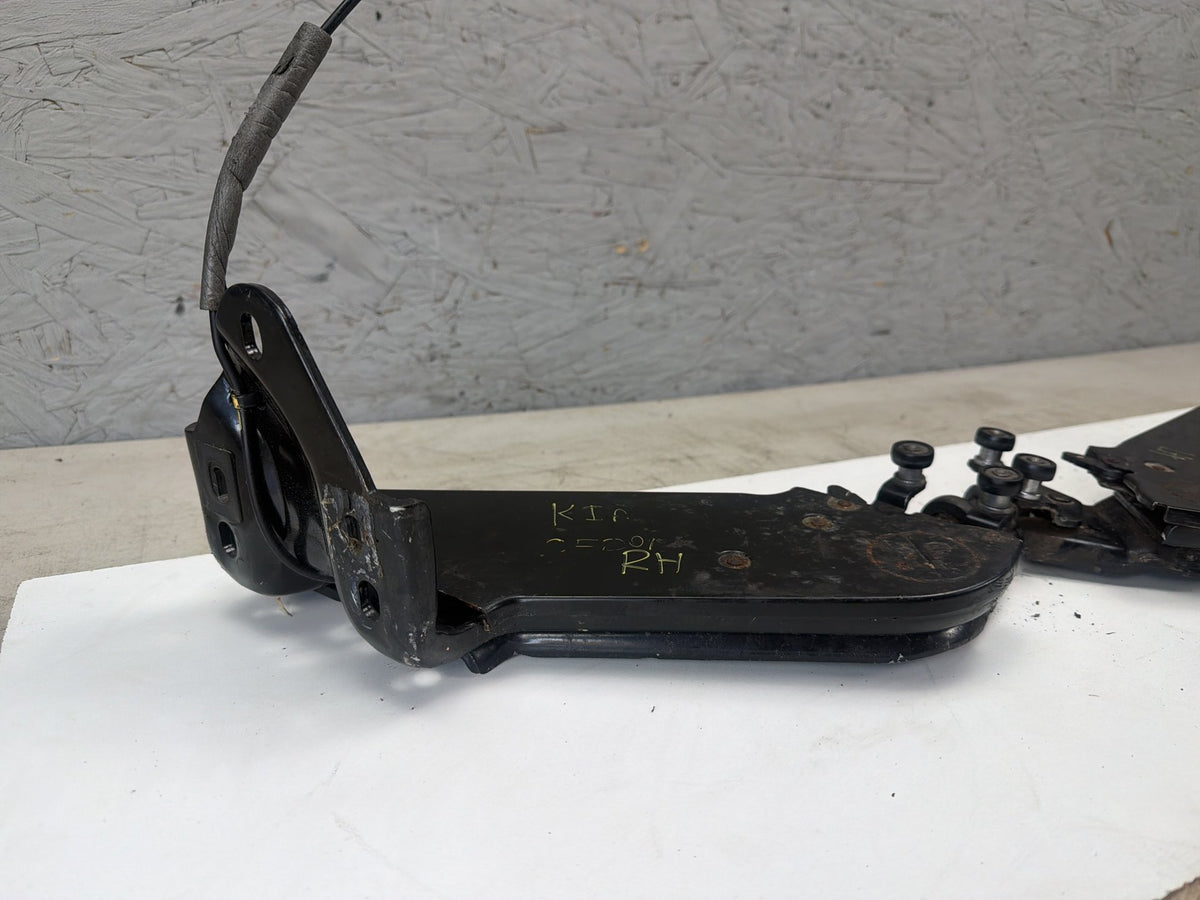 2015-2021 Kia Sedona Right/Left Power Sliding Door Center Roller Latch Hinge OEM