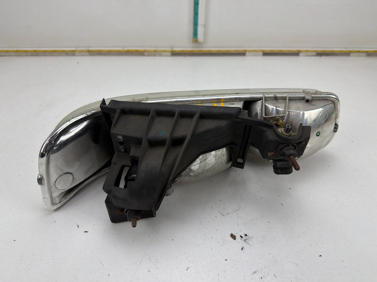 2000-2006 Chevrolet Suburban 1500 Left Side Headlight Assembly 16524537 OEM