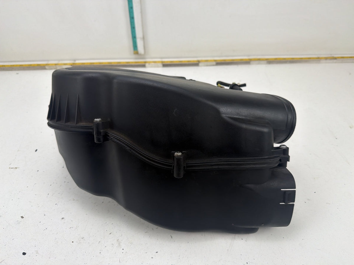 2011-2013 BMW 550i xDrive F10 Engine Air Cleaner Filter Housing 13717577466 OEM