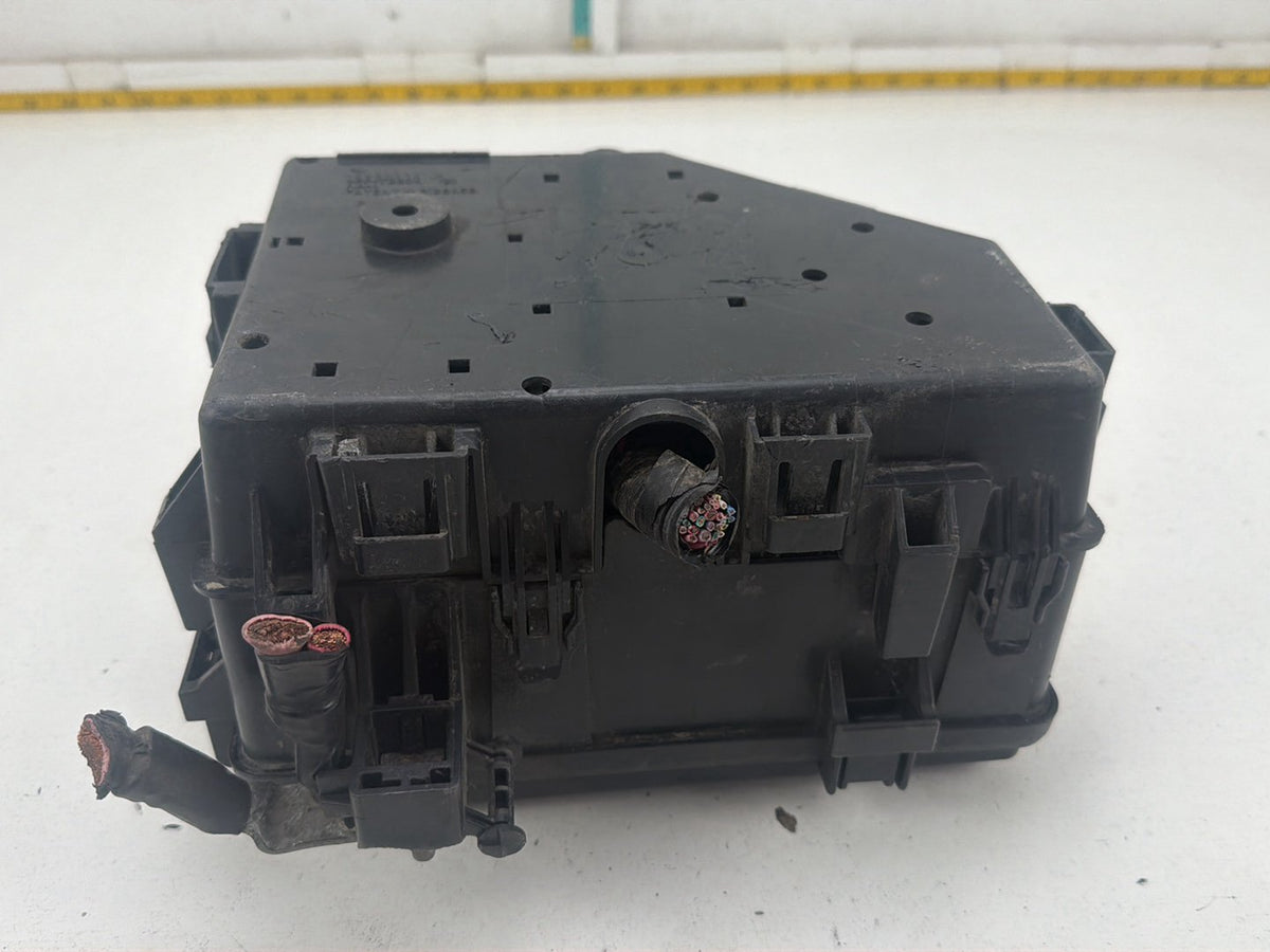 2010-2011 Chevrolet Traverse Fuse Box Relay Module 15927722 OEM