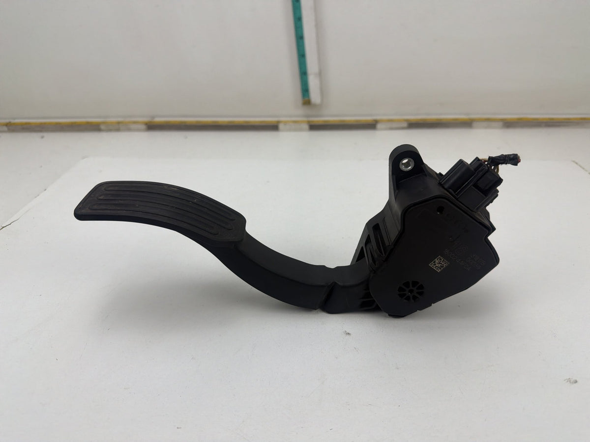 2013-2019 Nissan Sentra Gas Accelerator Pedal 18002 4AF0A OEM