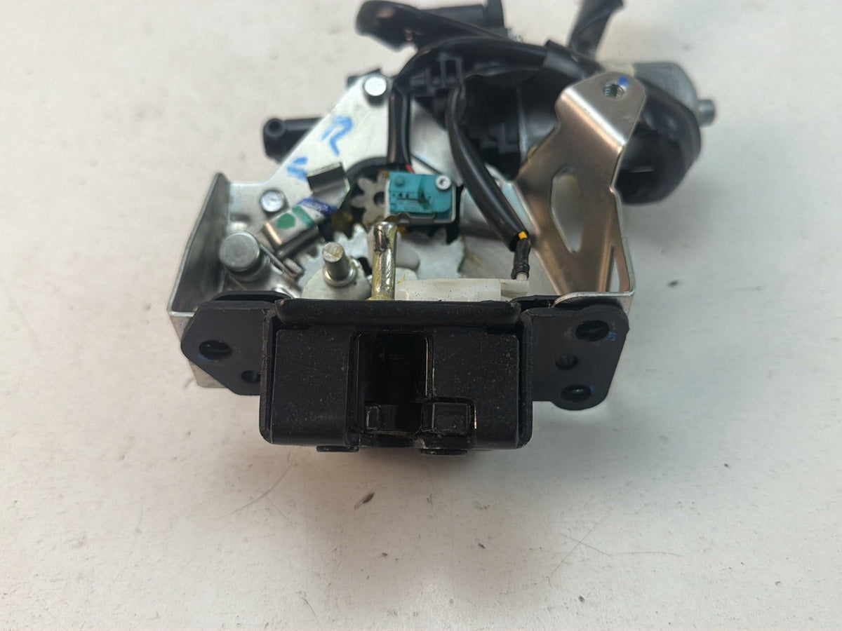 2015-2017 Toyota Sienna L30 - Lock Latch Actuator Motor AY163800-0062 OEM