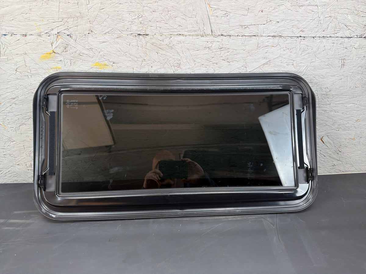 2011-2013 Infiniti QX56 Upper Sunroof Sun Roof Window Glass 43R-00073 OEM
