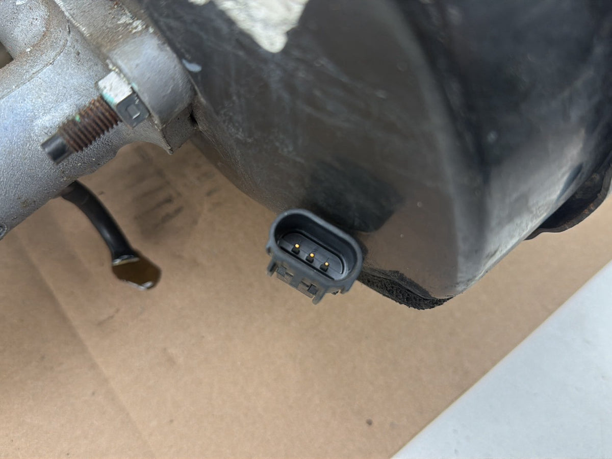 2013-2019 Ford Explorer Power Brake Booster Master Cylinder w/ Reservoir OEM
