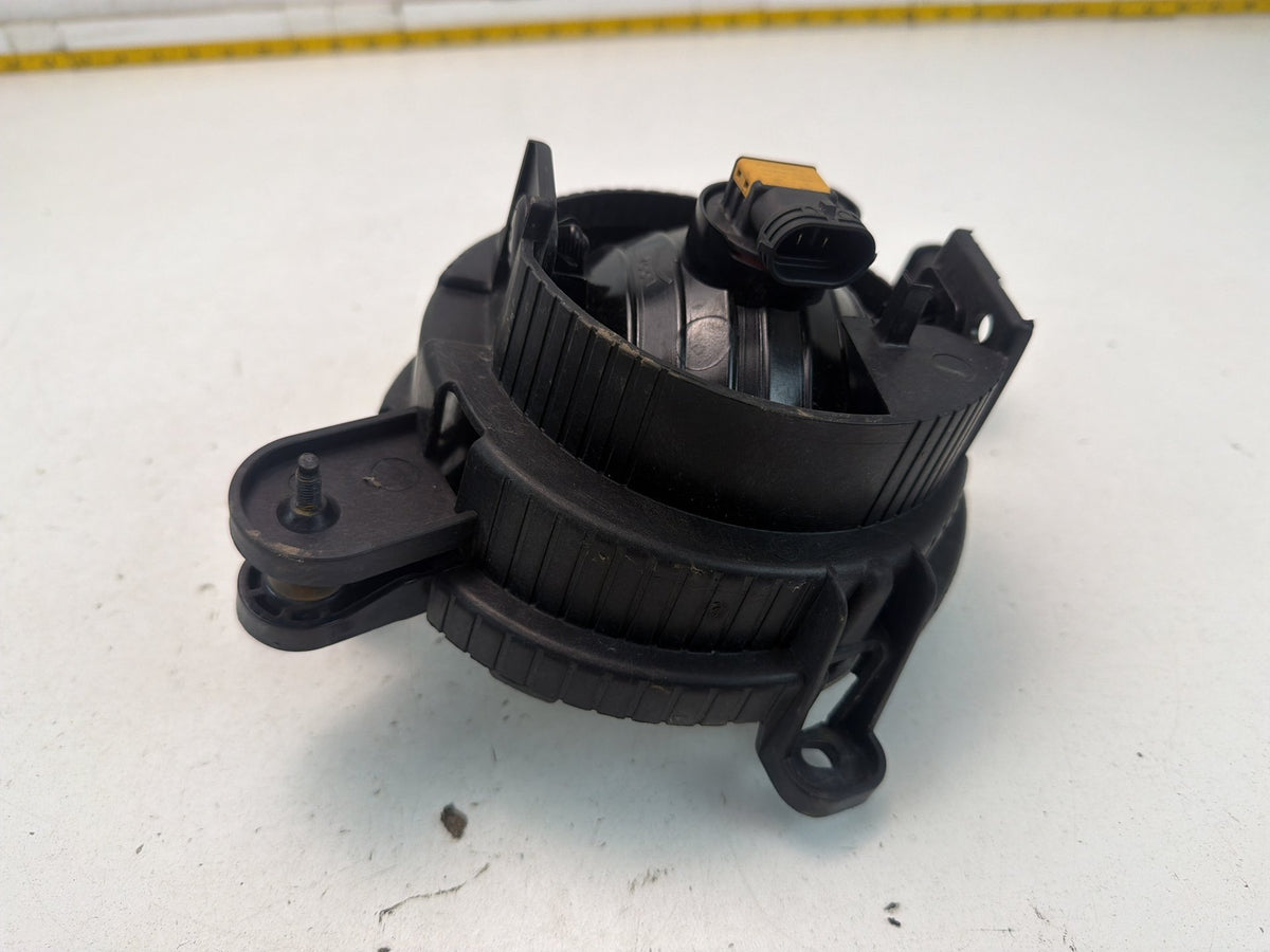 2014-2016 Kia Soul Front Right Bumper Passenger Side Fog Light Lamp 92202-B2 OEM
