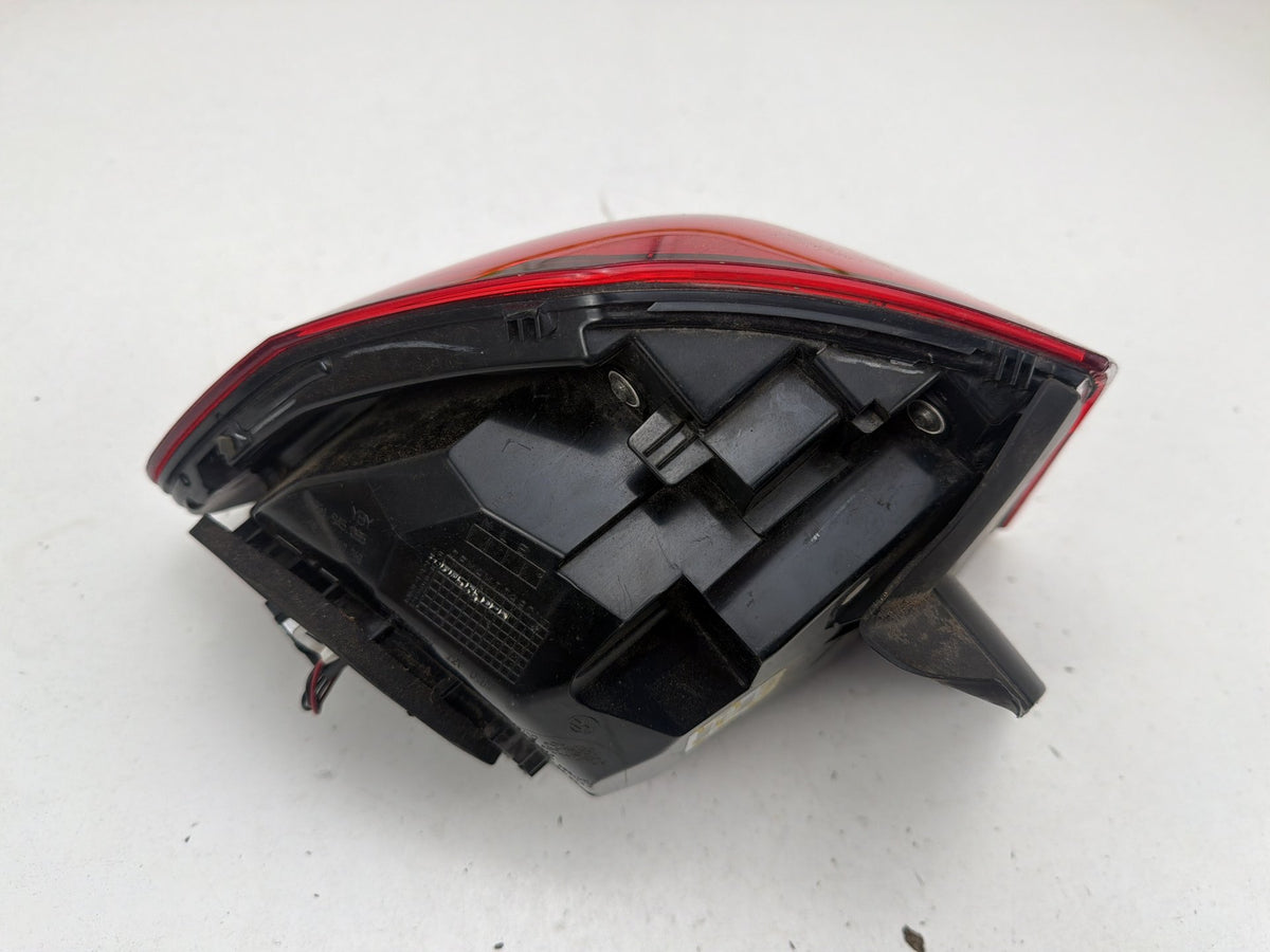2016-2019 Volkswagen Passat Sedan Right Passenger Side Tail Light 561945096P OEM