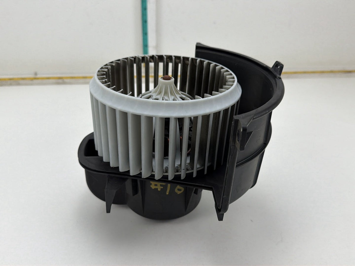 2003-2006 Porsche Cayenne A/C Heater Blower Motor Front Fan 7L0820021L OEM