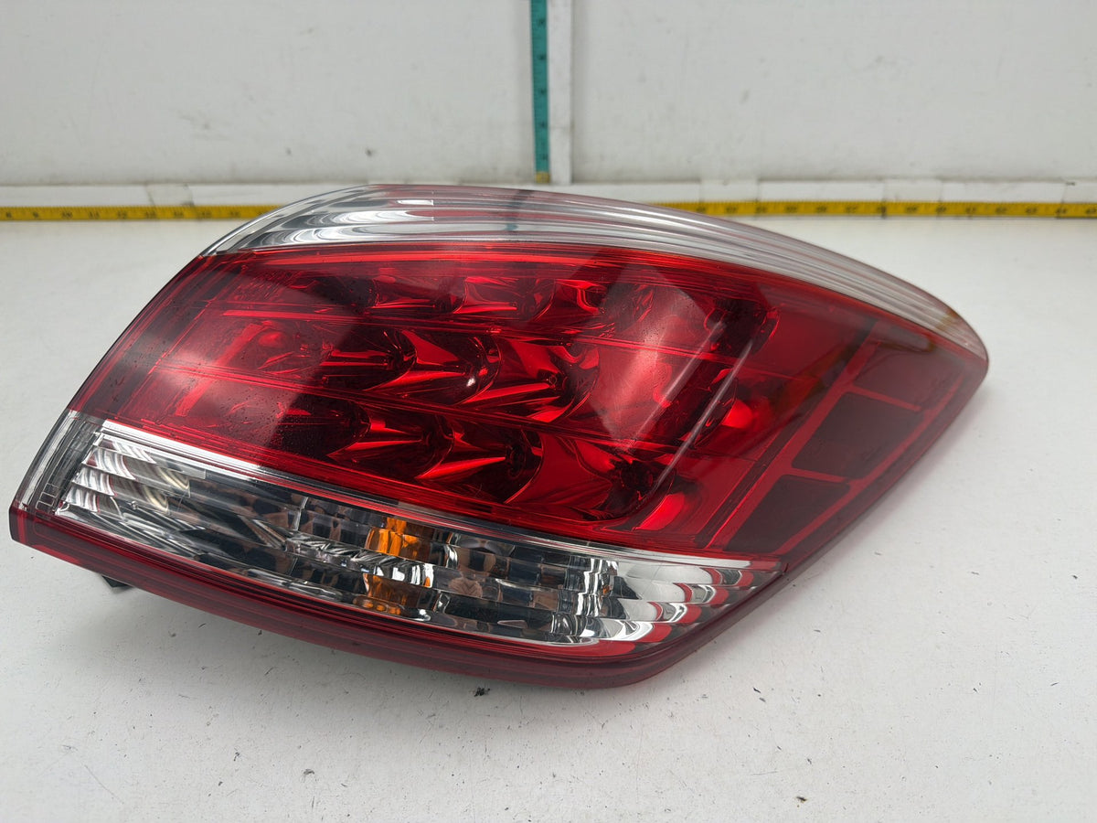 2011-2014 Nissan Murano Rear Right Passenger Side Quarter Panel Tail Light OEM
