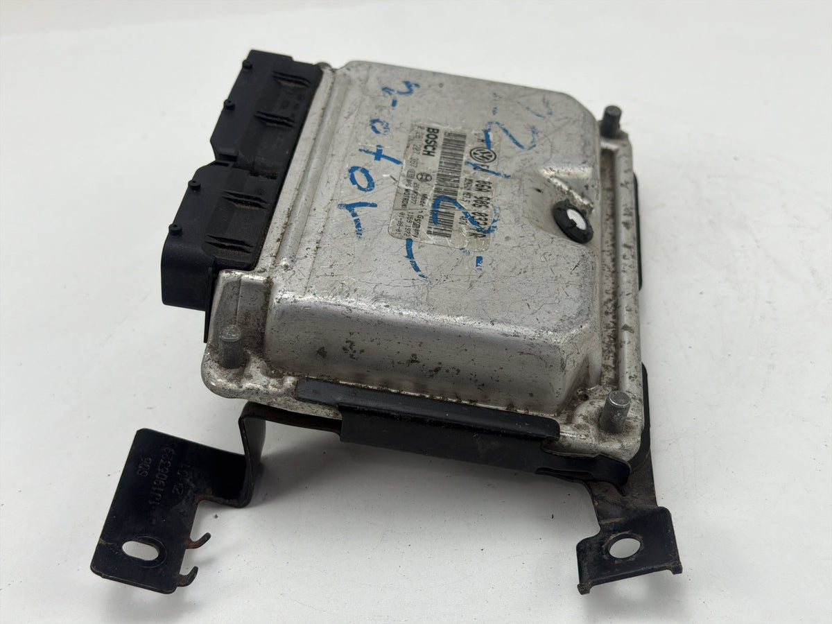 2002-2003 Volkswagen Jetta Engine Computer/ ECU Control Module 06A906032FR OEM