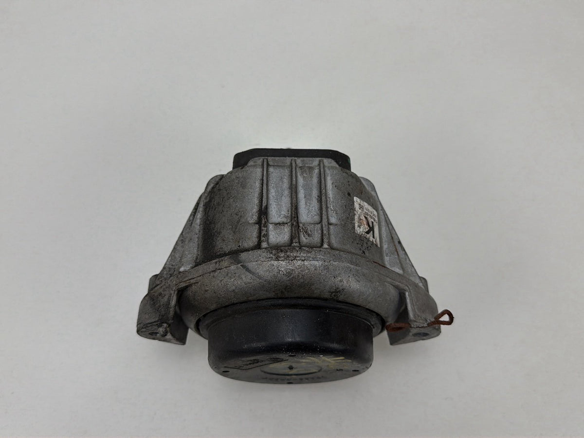 2014 BMW X1 E84 SUV Engine Mount 13981112 OEM