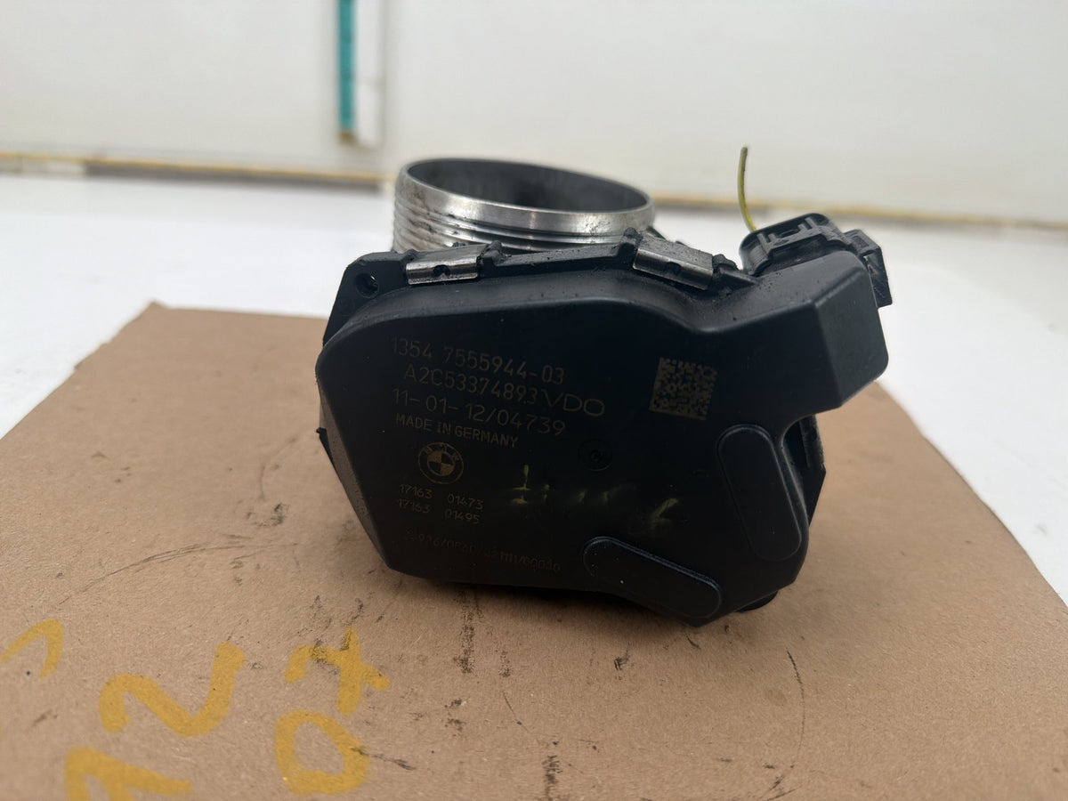 2011-2016 BMW 550i xDrive 4.4L Engine Throttle Body 7555944 OEM