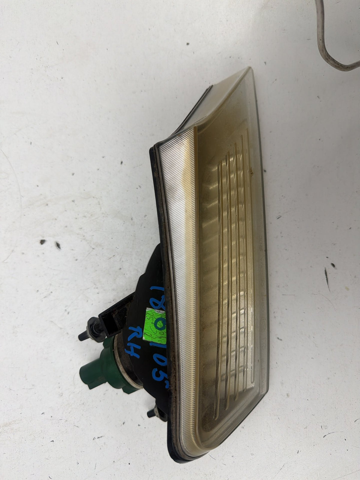 2008-2012 Jeep Liberty Front Right Passenger Side Park Turn Signal Light OEM