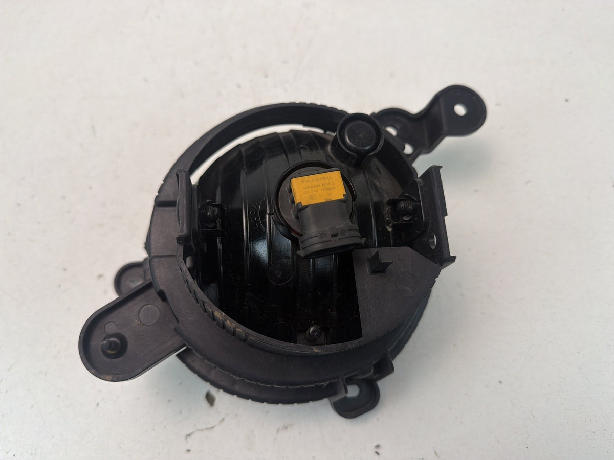 2014-2016 Kia Soul Front Right Bumper Passenger Side Fog Light Lamp 92202-B2 OEM