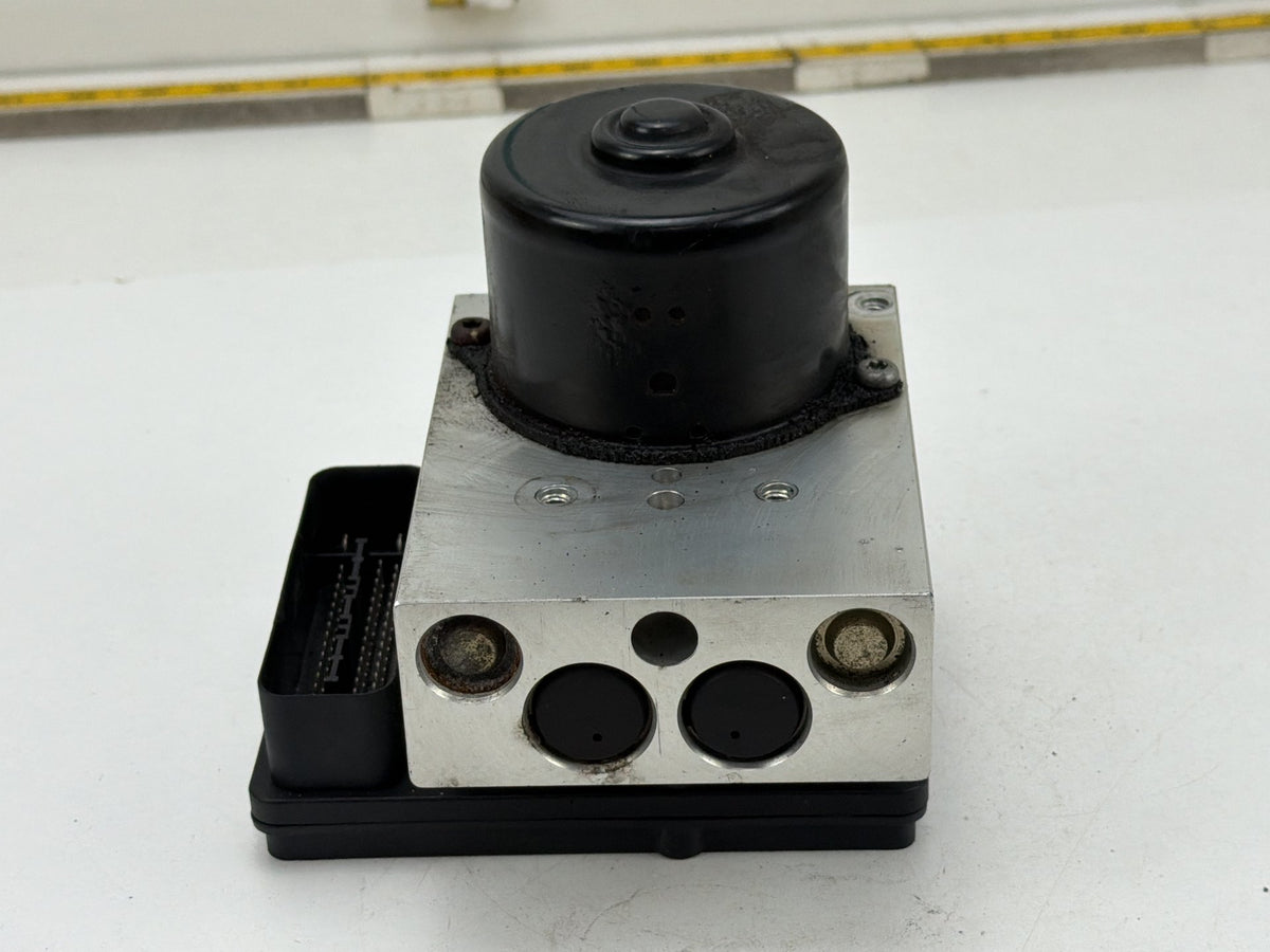 2003-2005 Infiniti FX35 ABS Anti-Lock Brake Pump Control Module 47660-CG084 OEM