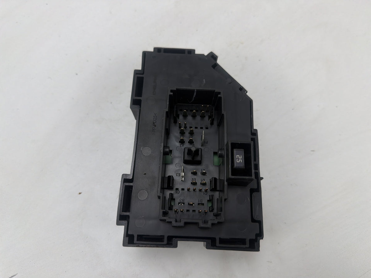 2007-2014 GMC DENALI GMT900 Dashboard Cabin Interior Fuse Box Relay Block OEM