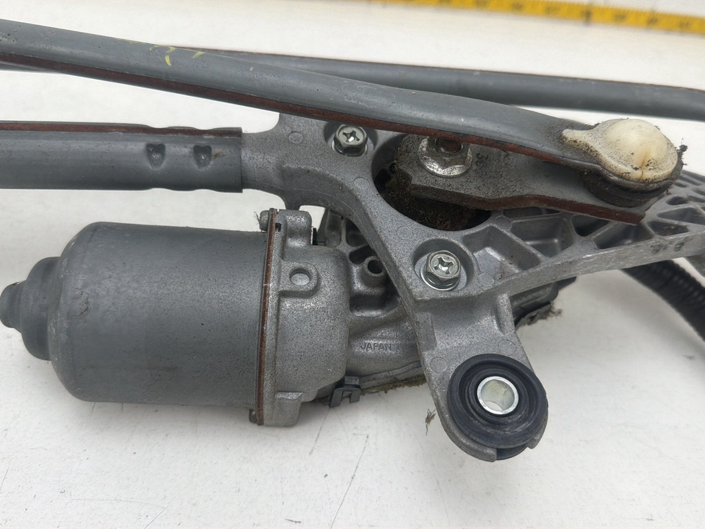 2007-2012 Lexus ES350 S190 Front Windshield Wiper Linkage & Motor 8511033330 OEM