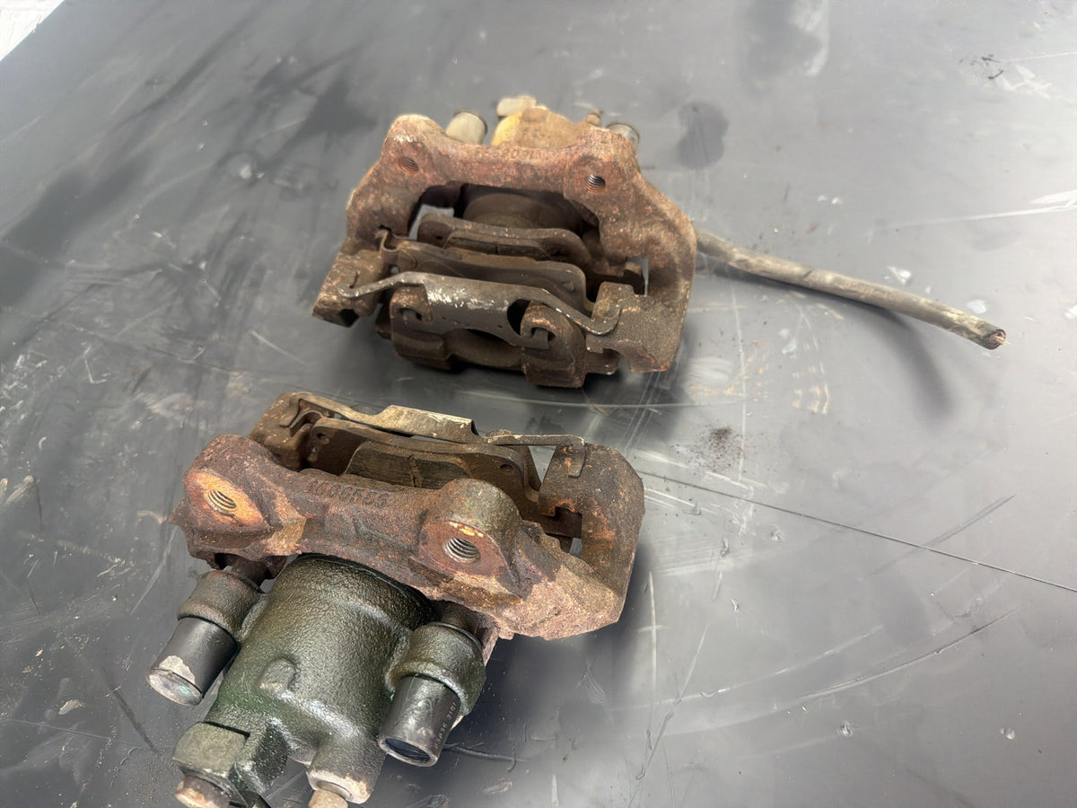 2012-2015 Jeep Grand Cherokee Rear Left & Right Brake Calipers Brackets Set OEM