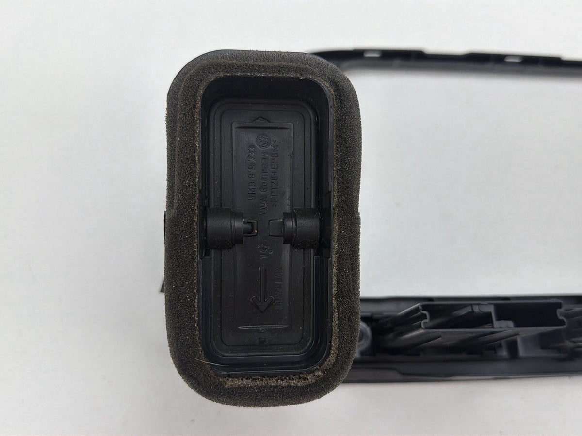 2013-2017 Volkswagen Tiguan Centre Dash Radio Climate Bezel Trim Vent Air OEM