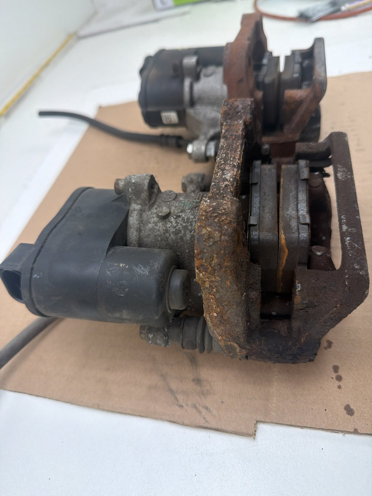 2011-2018 Volvo S60 Rear Right & Left Side Brake Caliper Pair OEM