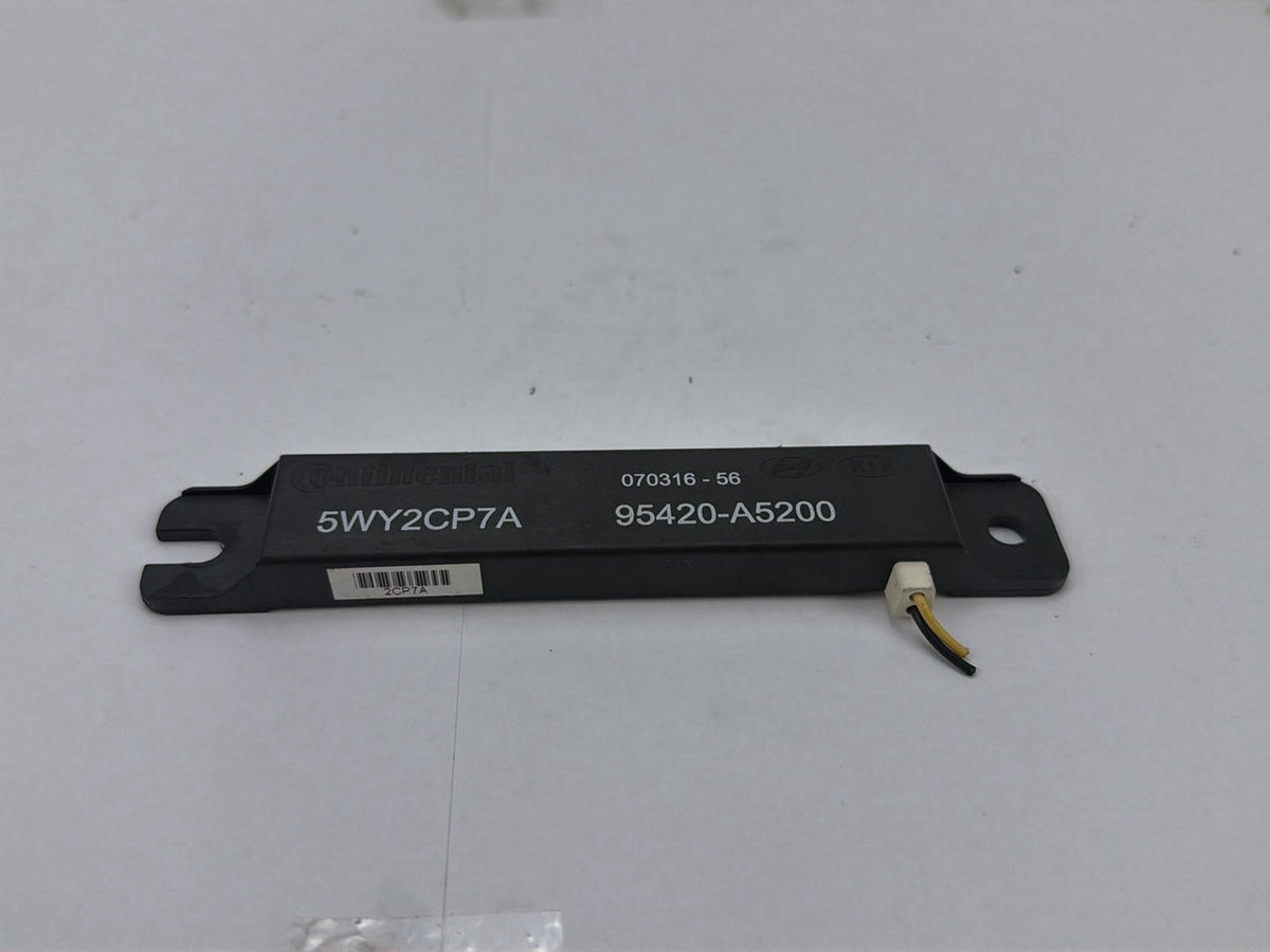 2015-2021 Kia Sedona KNDMB5C19H6250178 - Keyless Entry Antenna PN: 95420-A5200