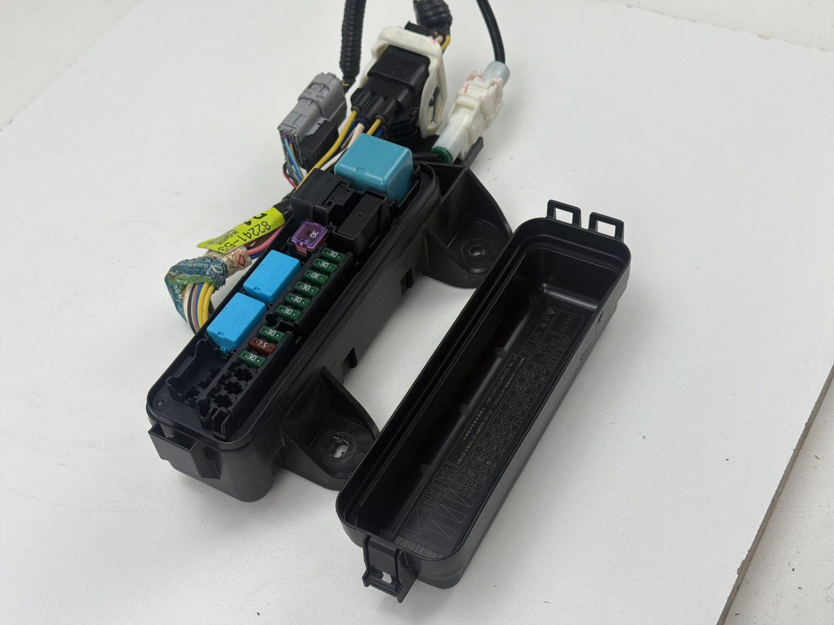 2010-2015 Lexus IS250C Convertible Rear Relay Fuse Box 82241-53010 OEM