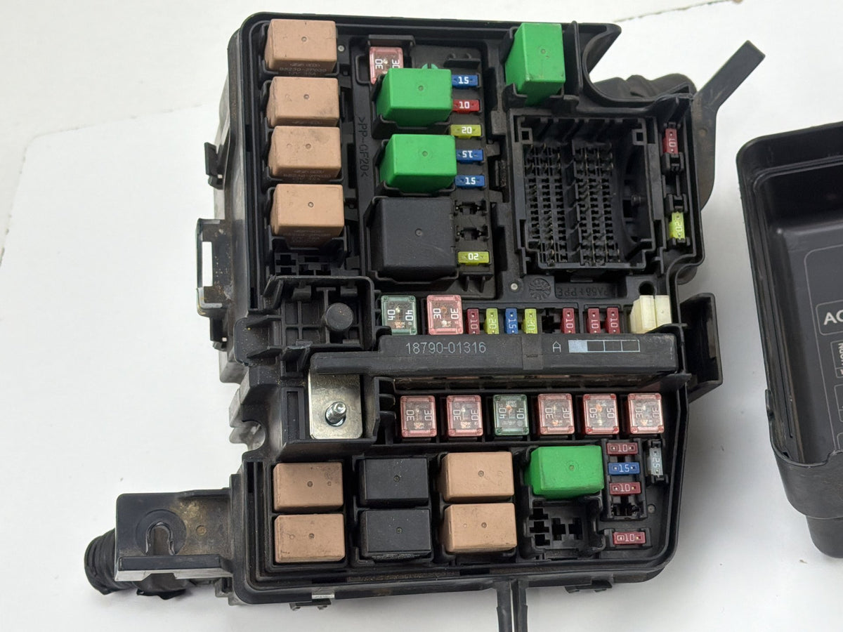 2014-2016 Kia Cadenza Engine Fuse Box Relay Junction Block 91275-3R012 OEM