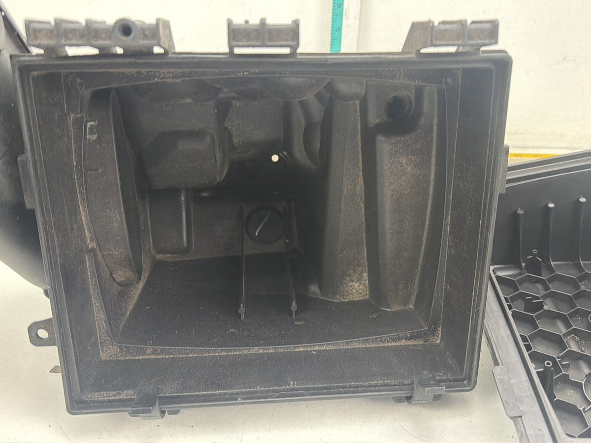 2013-2016 Lincoln MKZ Engine Air Cleaner Intake Housing Box DS73-9A600-AC OEM