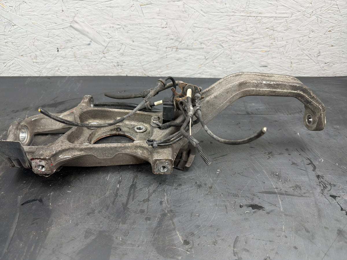 2014-2017 Maserati Quattroporte Rear Left Steering Spindle Knuckle With Hub OEM
