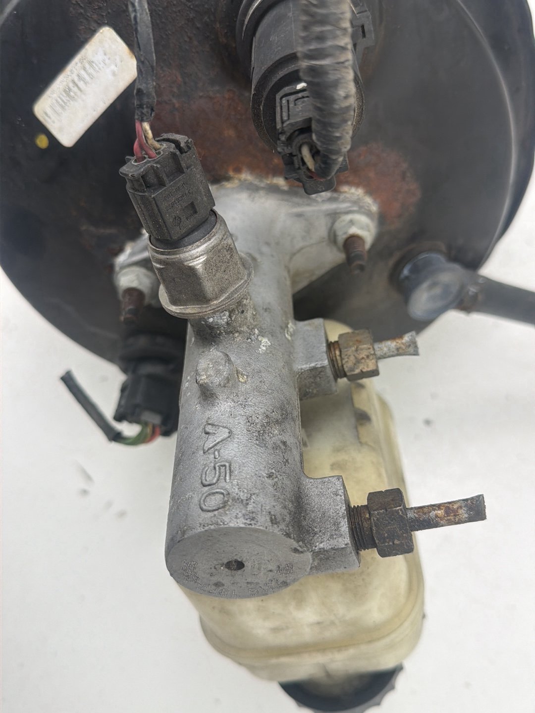 2003-2006 Lincoln Navigator Master Cylinder Power Brake Booster OEM