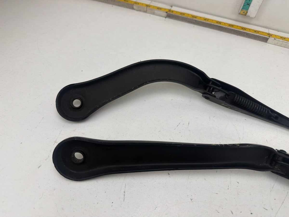 2009-2011 BMW 335i xDrive Front Windshield Wiper Arm Pair 7253397, 7253386 OEM