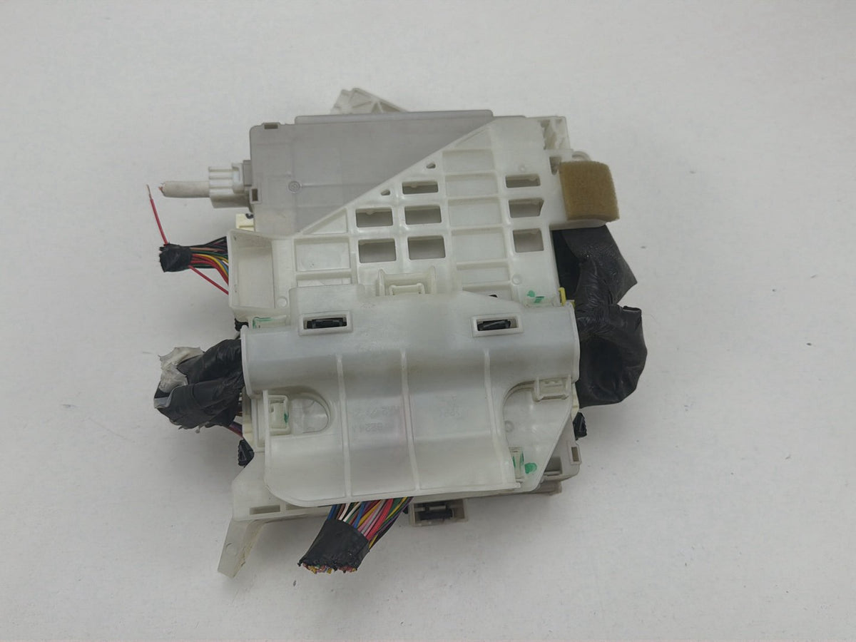 2010-2011 Toyota Prius Multiplex Network Body Control Module 89221-47130 OEM