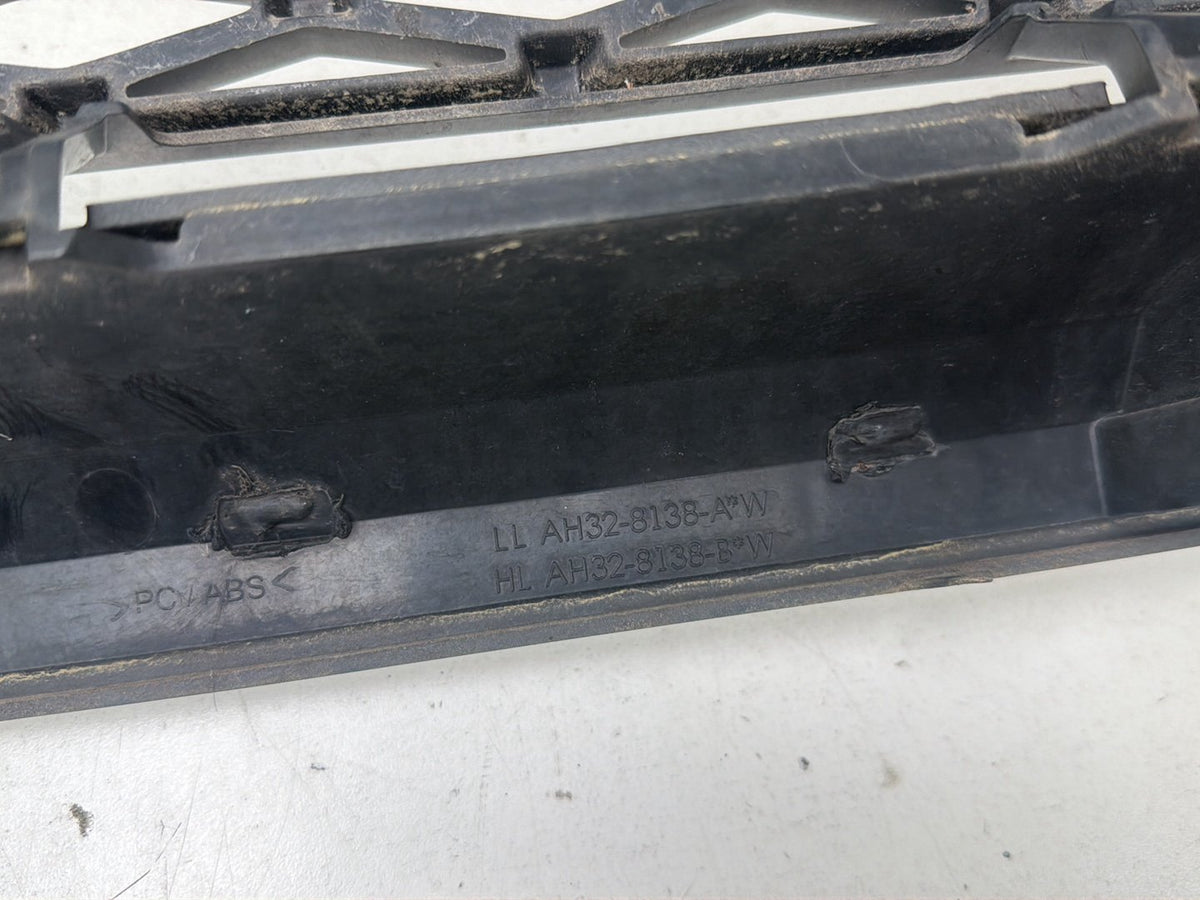 2010-2013 - Land Rover Range Rover Sport Front Radiator Grille AH32-8138-AW OEM