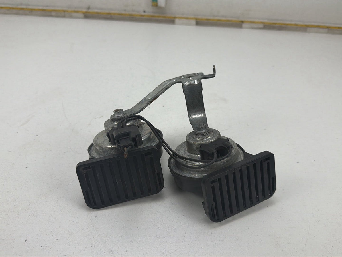 2011-2016 Chevrolet Cruze J300 Low & High Pitch Tone Horn Set AO46495 OEM