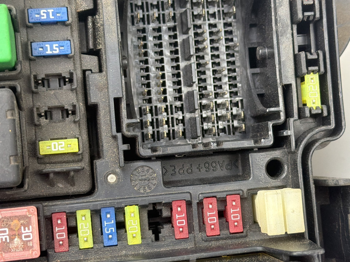 2014-2016 Kia Cadenza Engine Fuse Box Relay Junction Block 91275-3R012 OEM