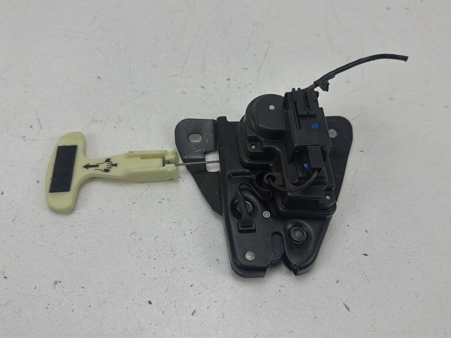 2014-2017 Maserati Ghibli Rear Trunk Lid Latch Lock Actuator w/ Pull Handle OEM