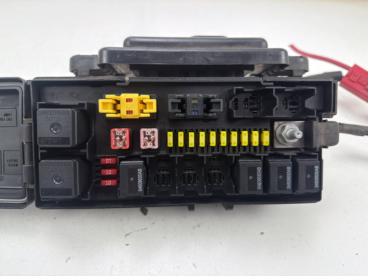 2008-2009 Jeep Grand Cherokee Fuse Box Relay Panel Body Module P04692163AG OEM