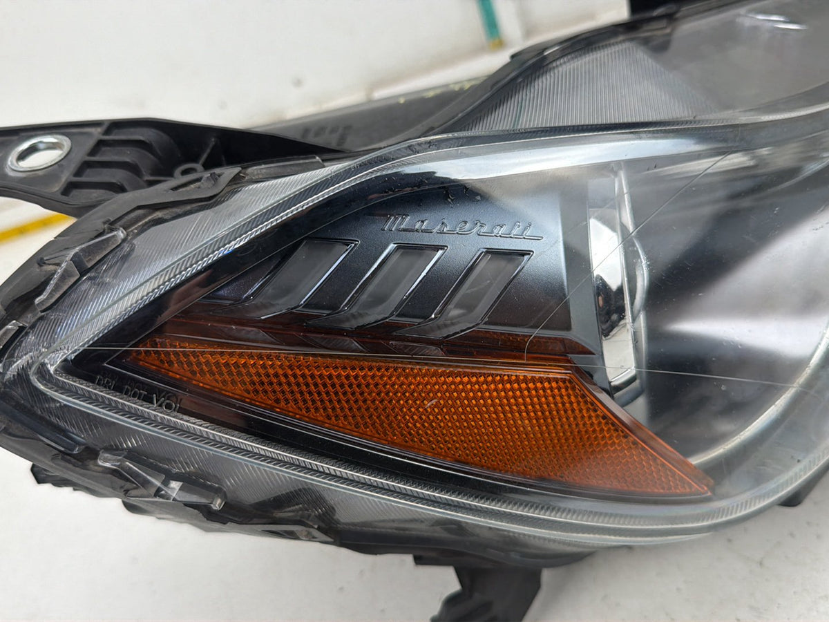 2014-2017 Maserati Ghibli Front Right Xenon Headlight Headlamp 00670038233 OEM
