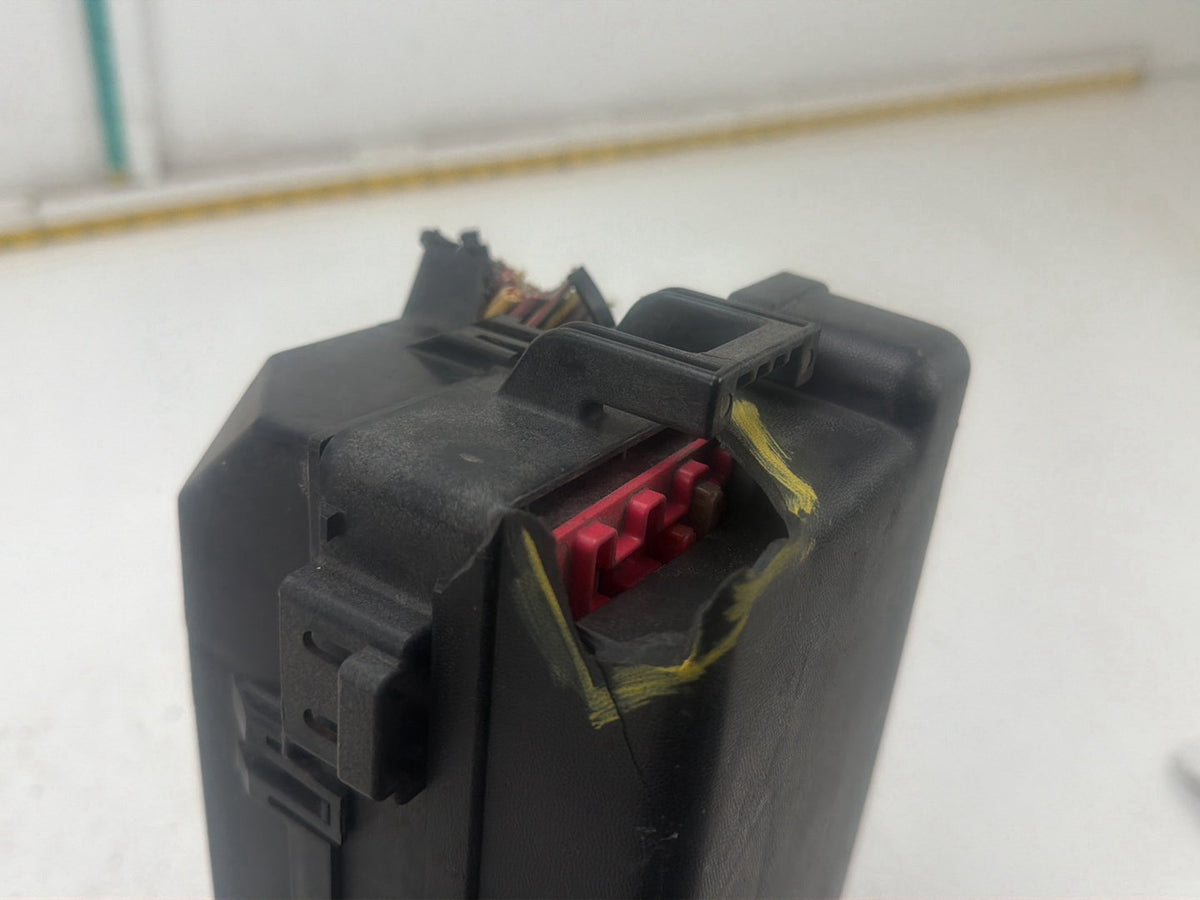2003-2006 Ford Expedition Engine Power Distribution Fuse Relay Box OEM
