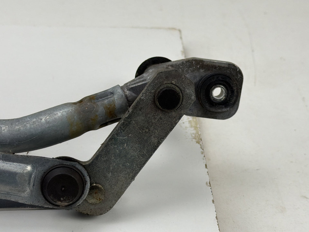 2009-2017 Audi Q5 Front Windshield Wiper Transmission Linkage w/ Motor OEM