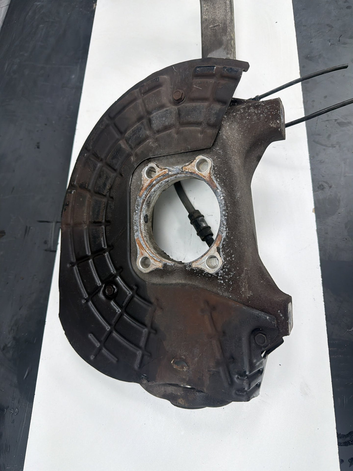2014-2020 Maserati Quattroporte Front Front Left Side Steering Knuckle OEM