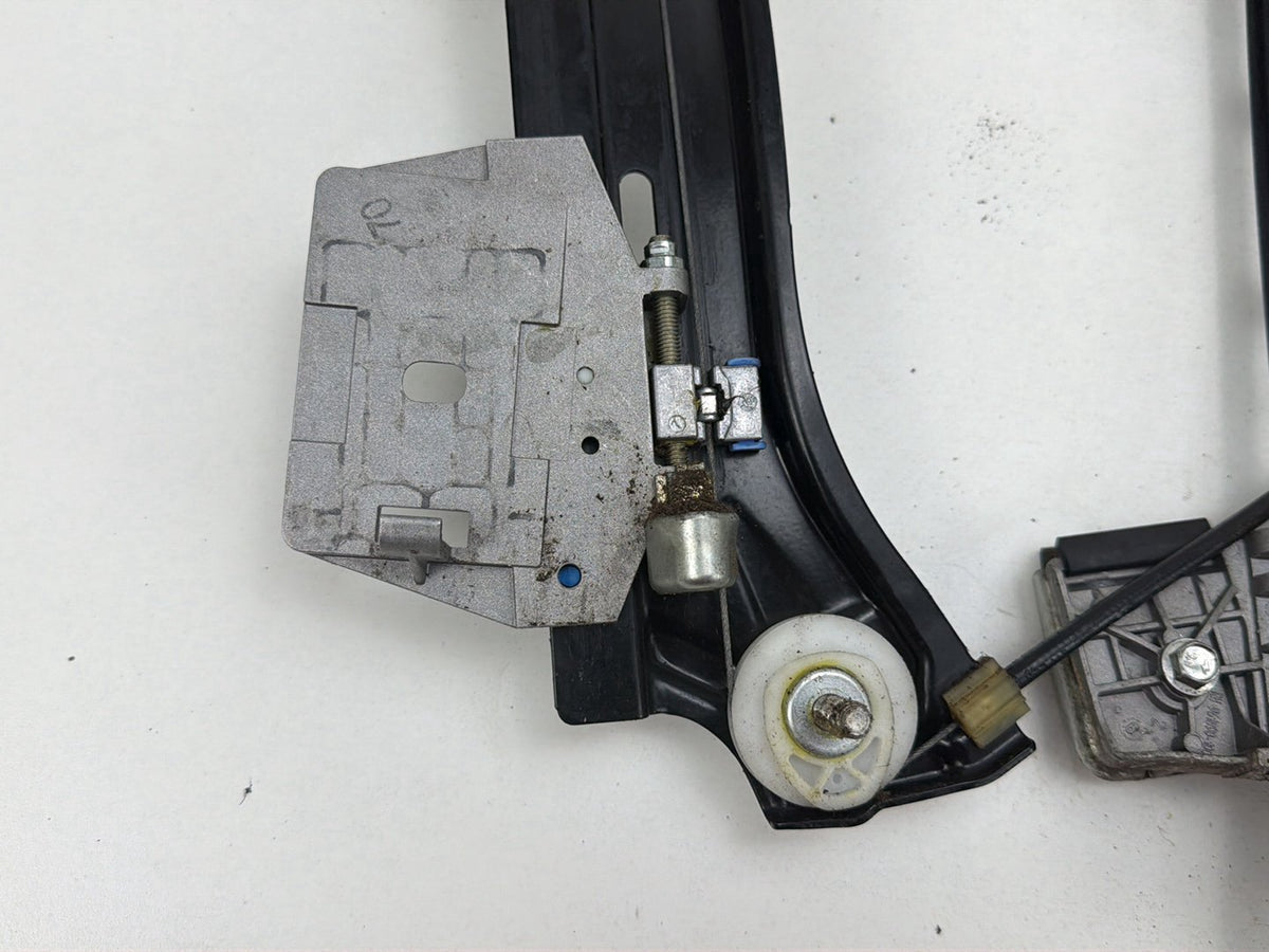 2010-2014 Mercedes-Benz E-Class-Right Front Door Window Regulator 961892-100 OEM