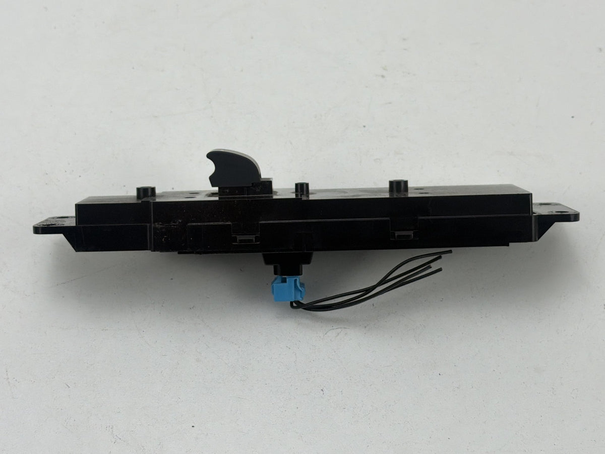2010-2012 Land Rover Range Rover L322-Front Right Door Window AH42-14717-AA OEM