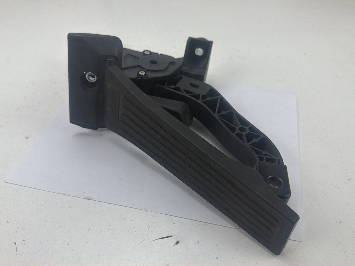 2014-2016 Kia Cadenza Accelerator Gas Pedal 32726-3R300 OEM