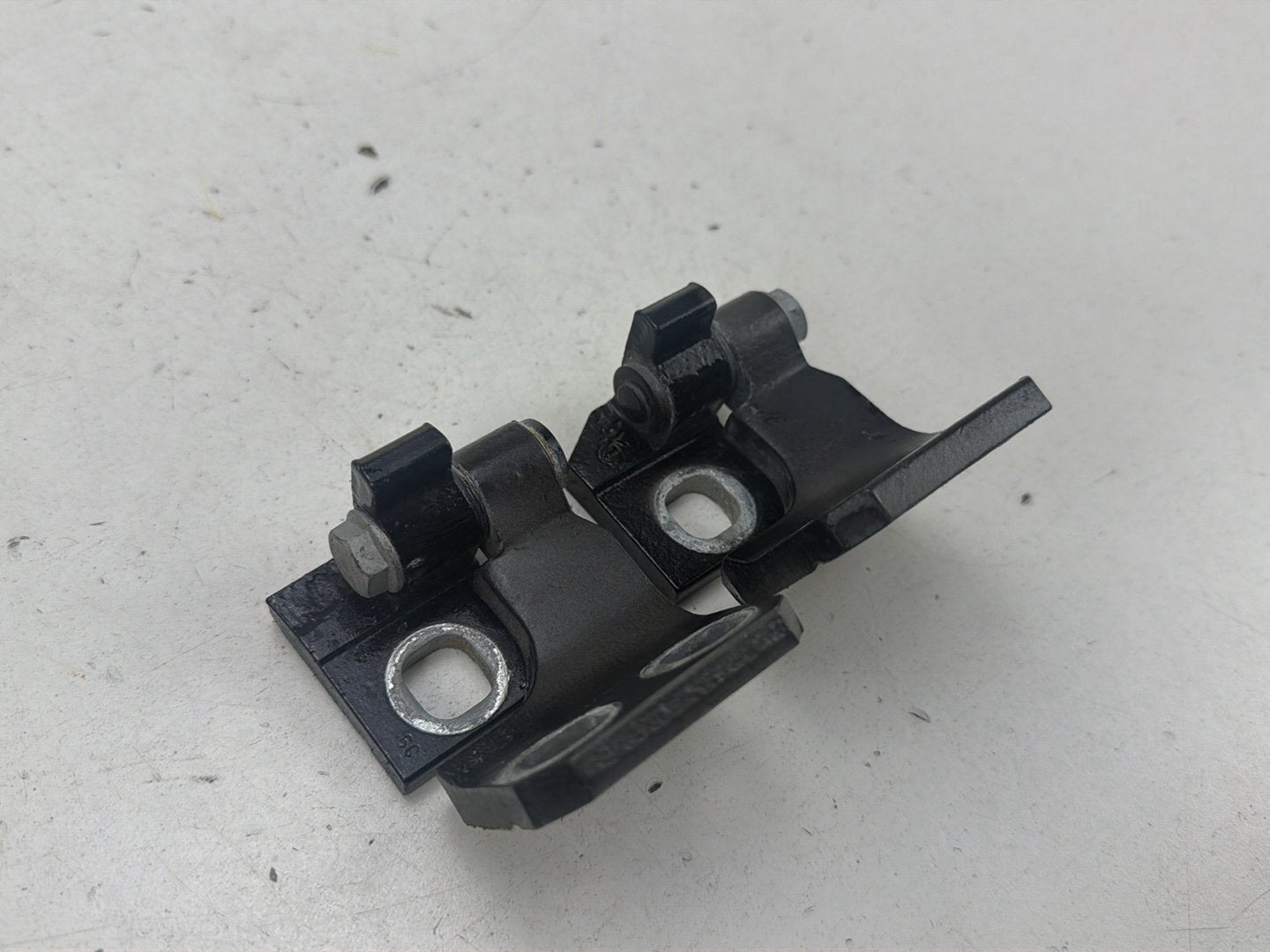 2014-2017 Maserati Ghibli III M157 Front Right Upper-Lower Door Hinge Pair OEM