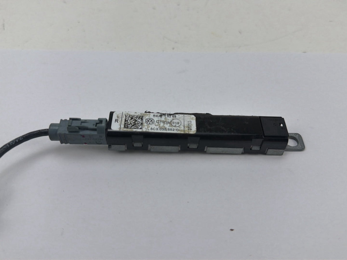 2010-2015 Volkswagen Beetle Antenna Booster Amplifier 5C3035552C OEM